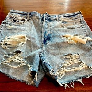Size 14 (32W) American Eagle distressed denim shorts NEW NEVER WORN